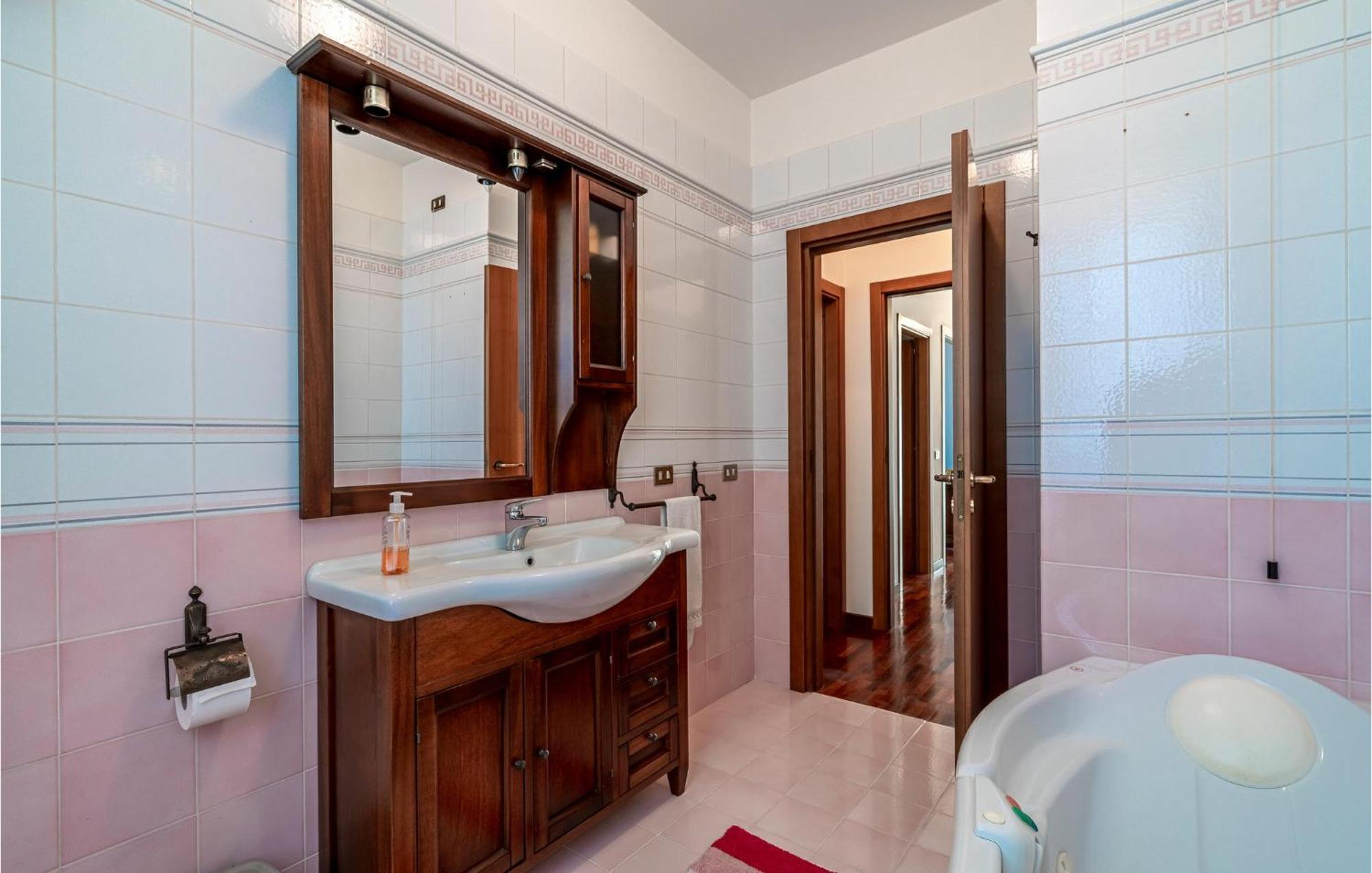 Nice Home In Belsito With Wifi Montepagano 外观 照片