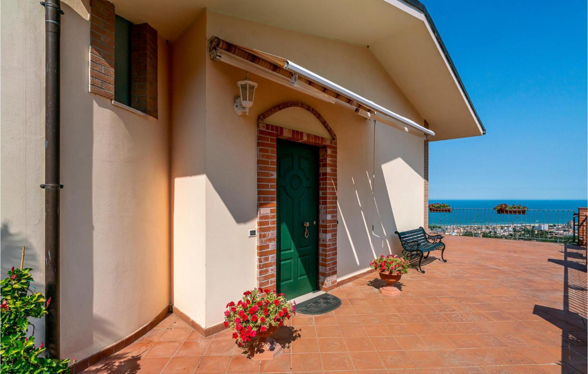 Nice Home In Belsito With Wifi Montepagano 外观 照片