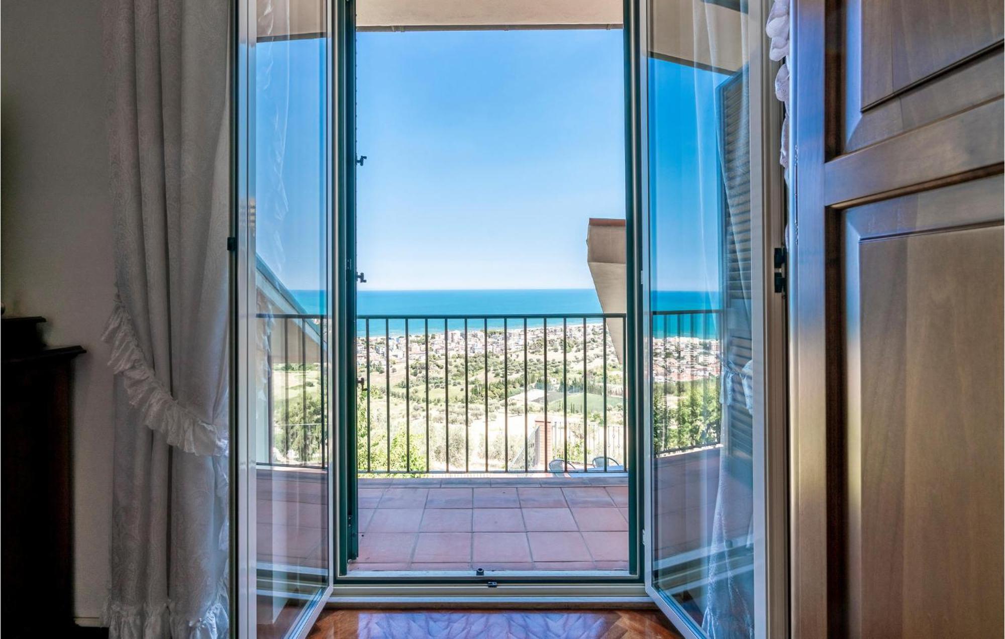 Nice Home In Belsito With Wifi Montepagano 外观 照片