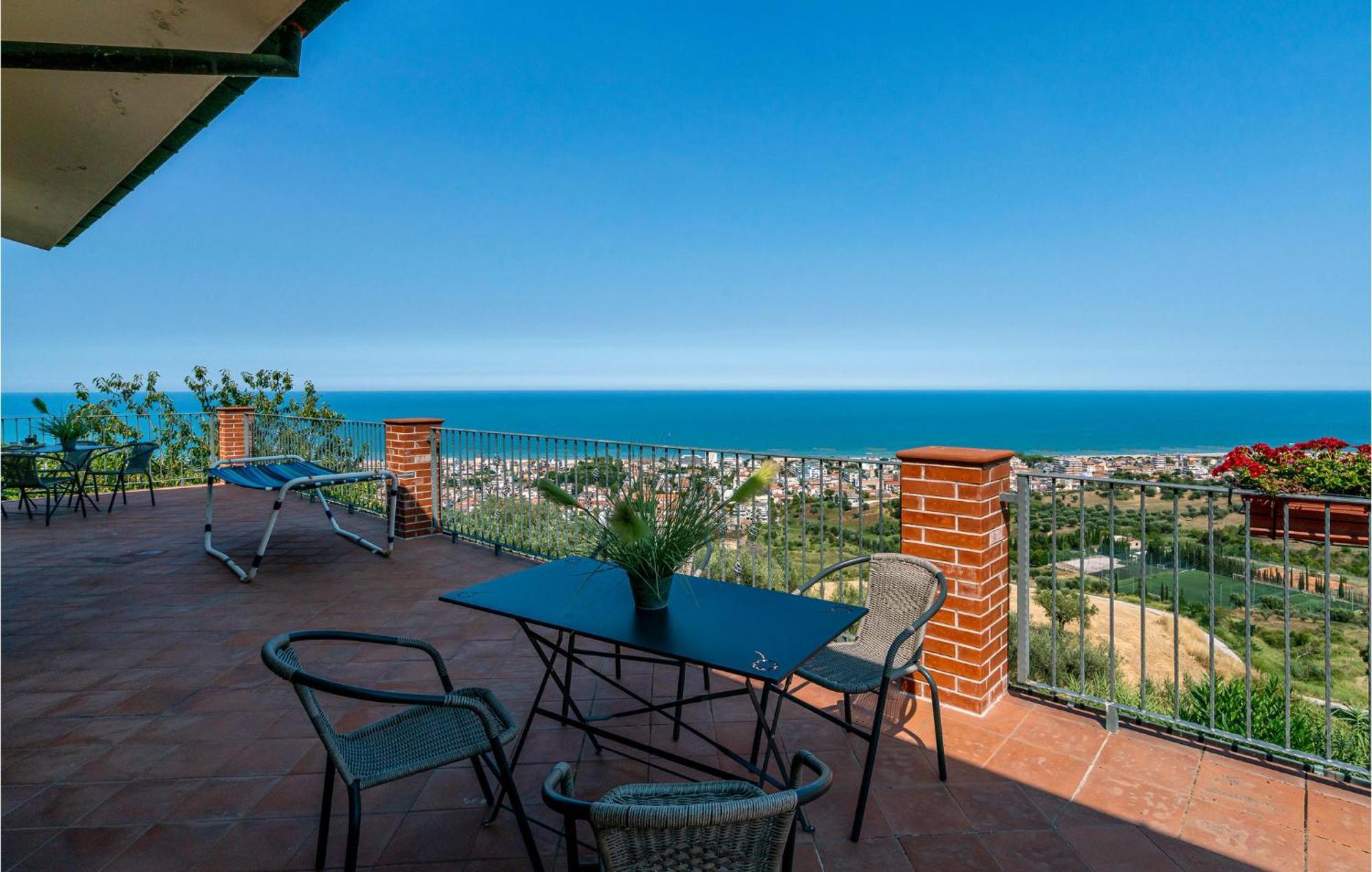 Nice Home In Belsito With Wifi Montepagano 外观 照片