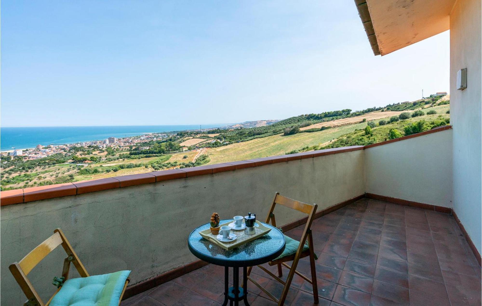 Nice Home In Belsito With Wifi Montepagano 外观 照片