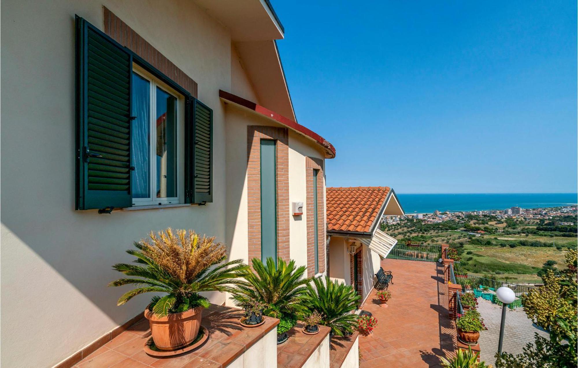 Nice Home In Belsito With Wifi Montepagano 外观 照片